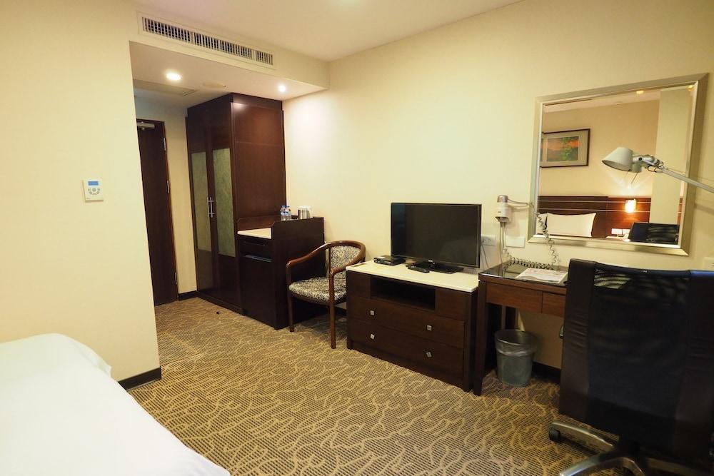 Young Soarlan Hotel - Tainan Eksteriør billede