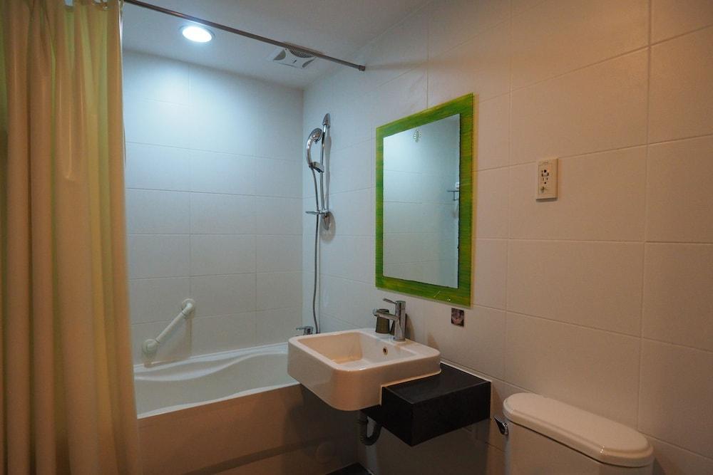 Young Soarlan Hotel - Tainan Eksteriør billede