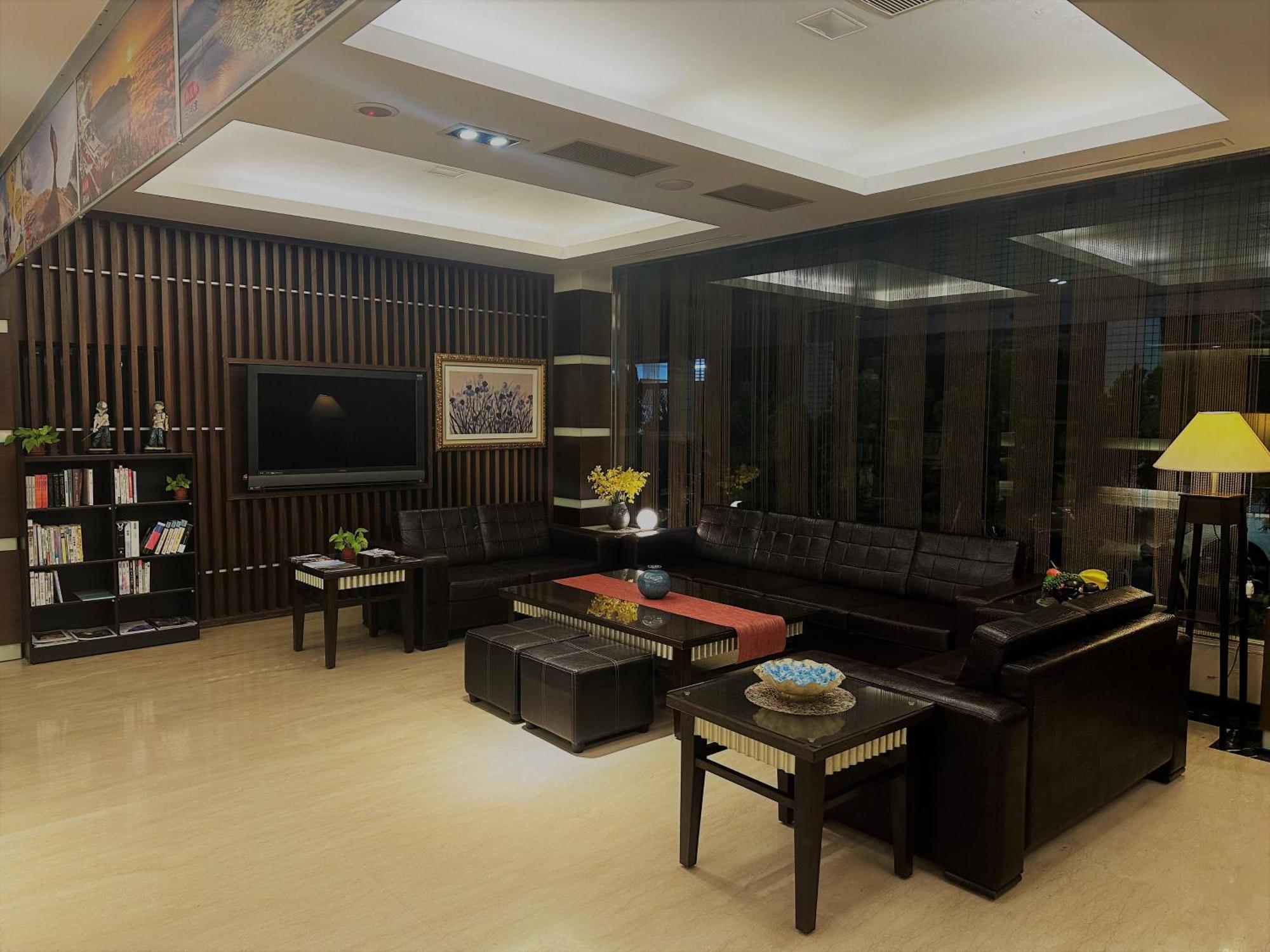 Young Soarlan Hotel - Tainan Eksteriør billede