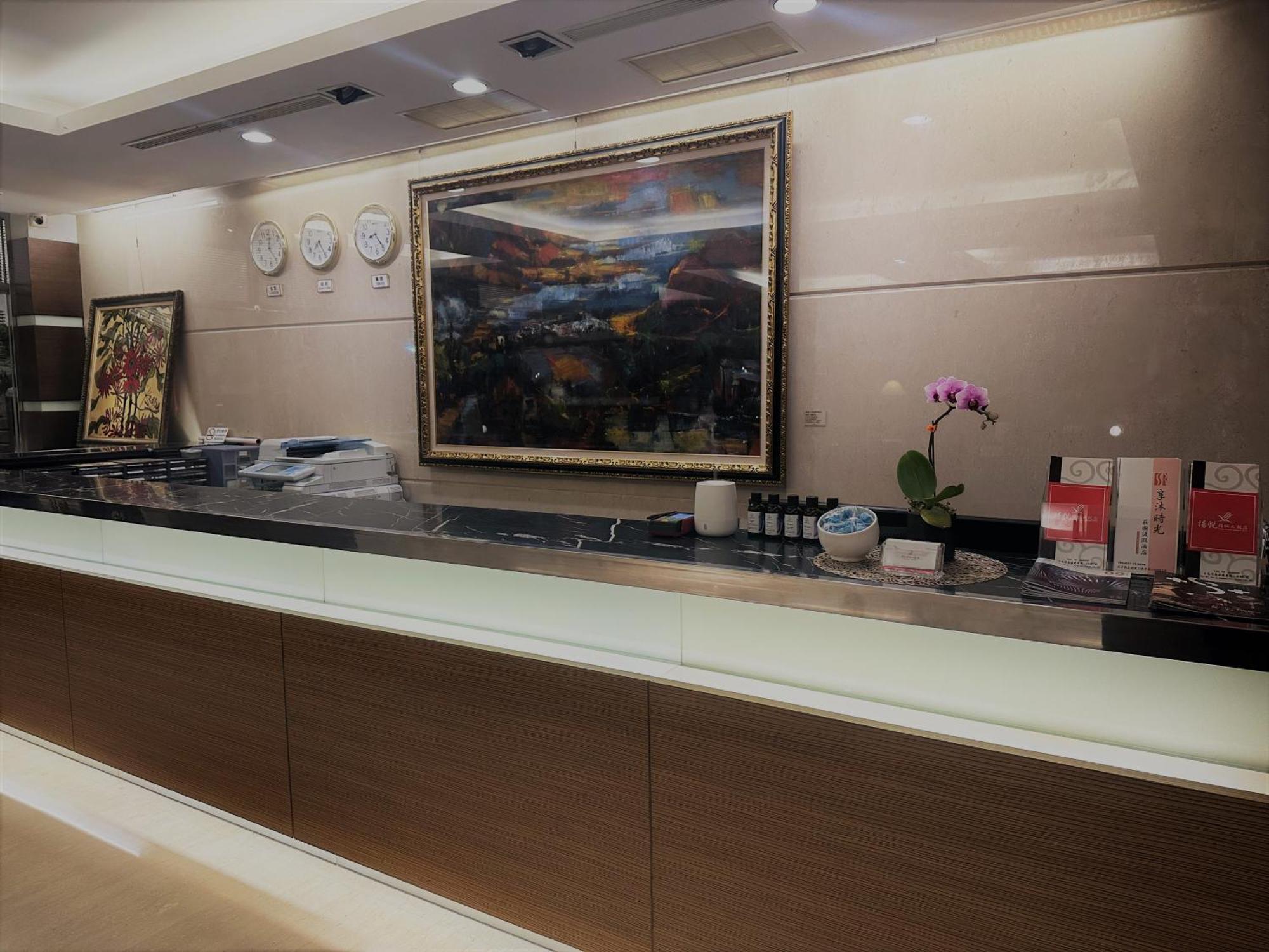 Young Soarlan Hotel - Tainan Eksteriør billede