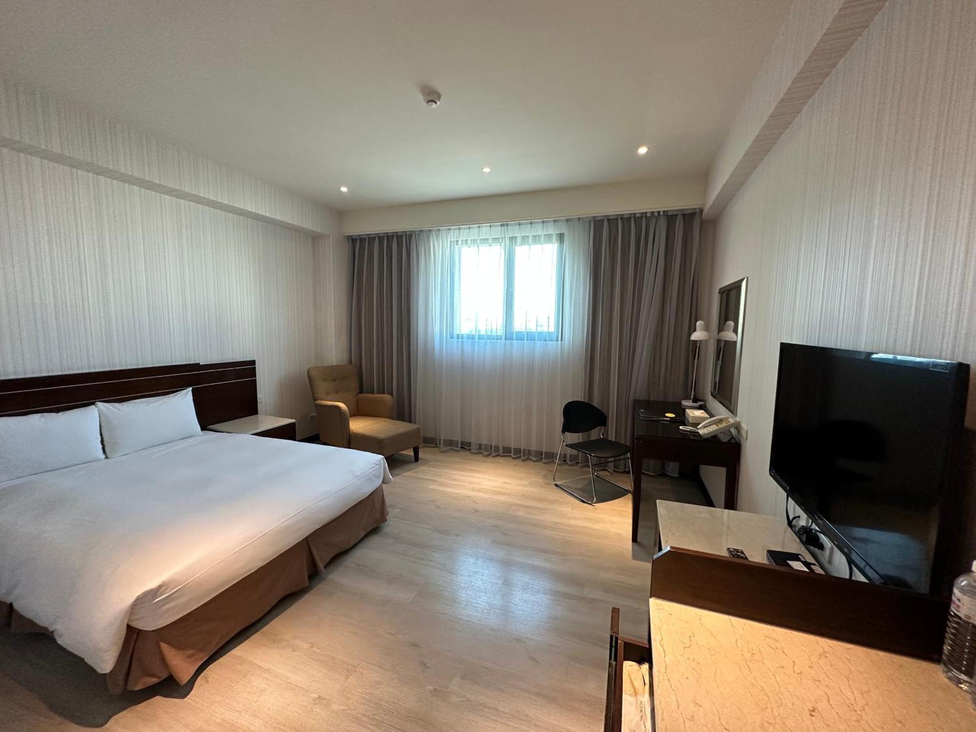 Young Soarlan Hotel - Tainan Eksteriør billede