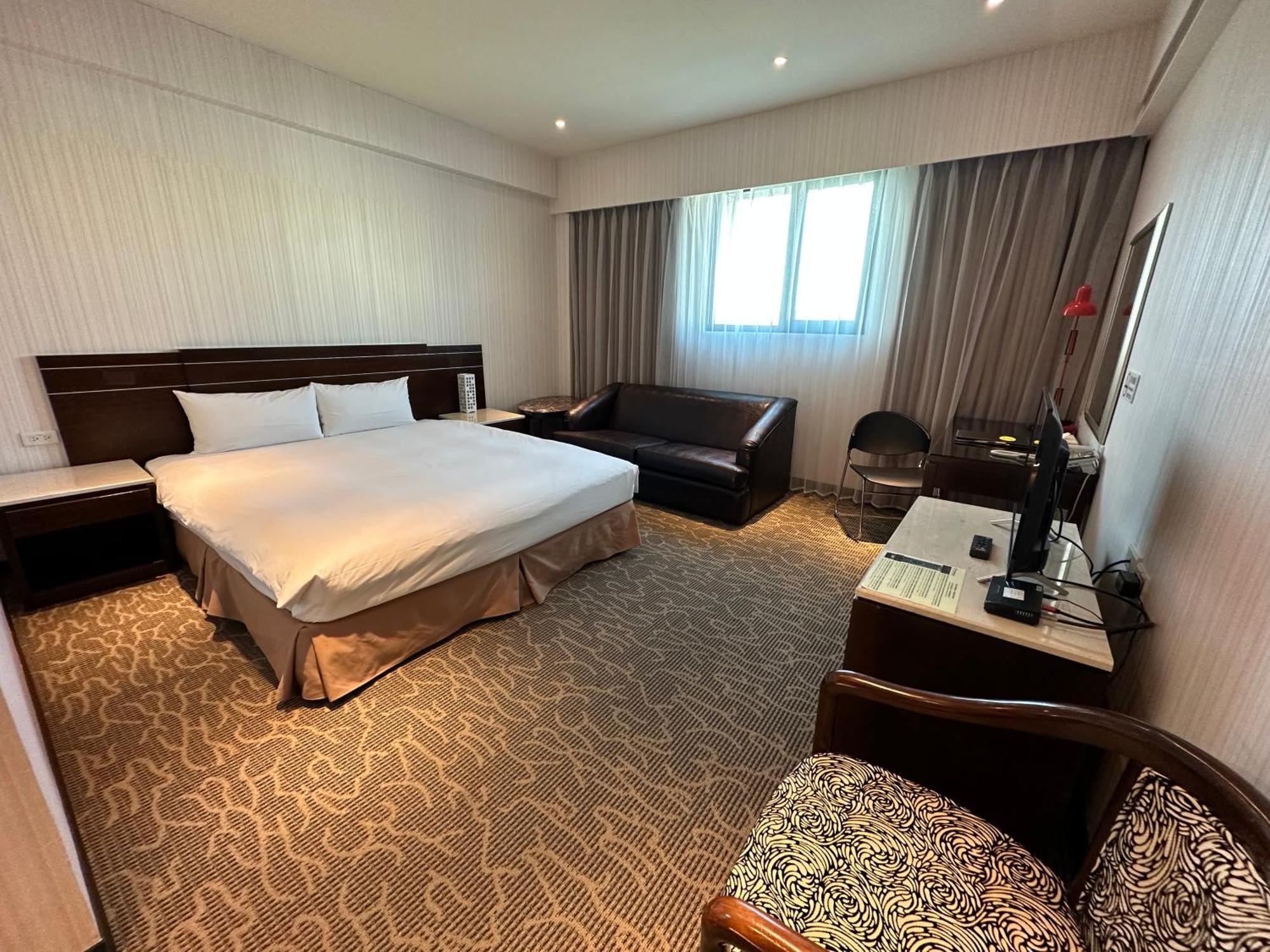 Young Soarlan Hotel - Tainan Eksteriør billede