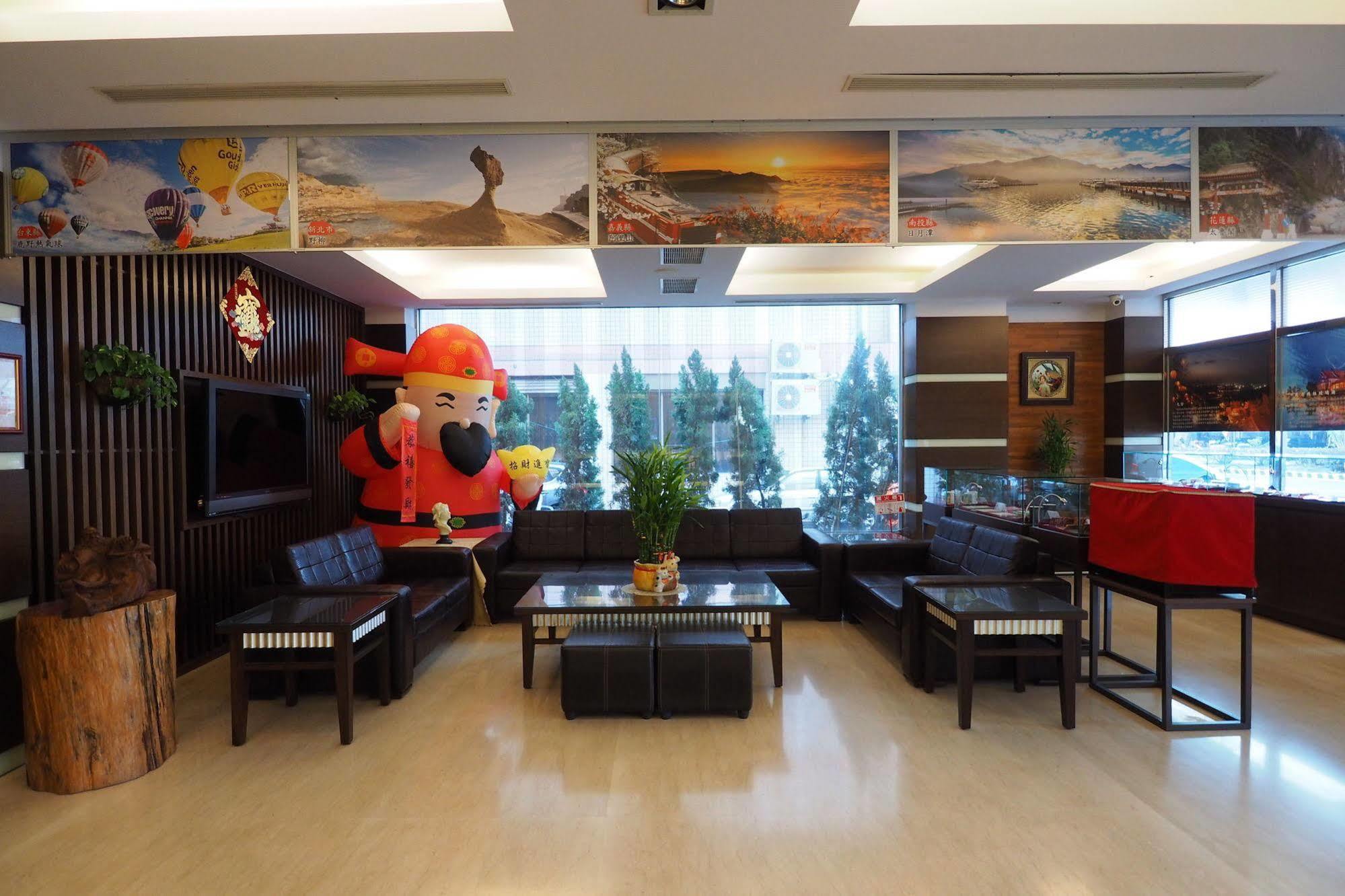 Young Soarlan Hotel - Tainan Eksteriør billede