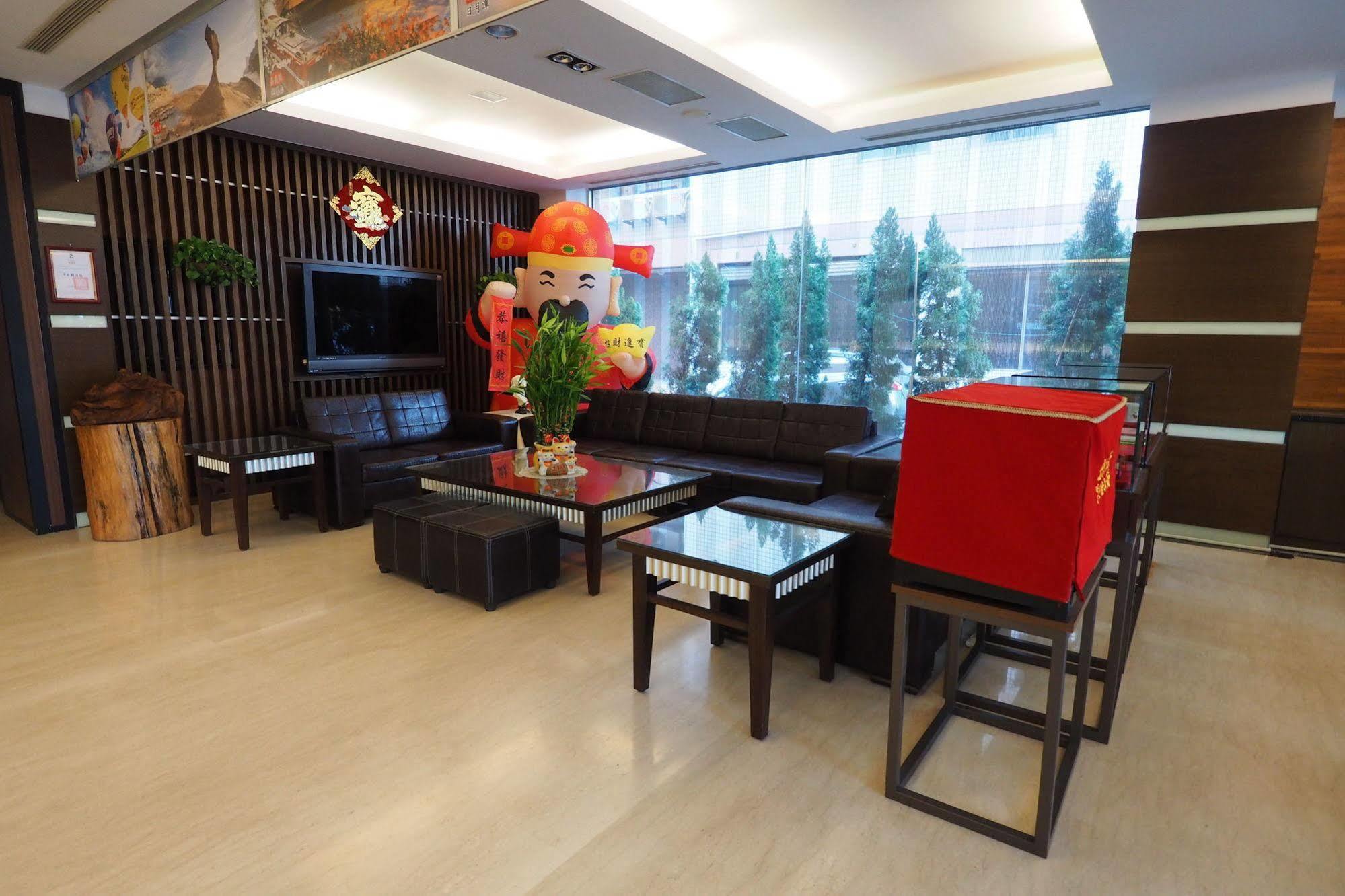 Young Soarlan Hotel - Tainan Eksteriør billede