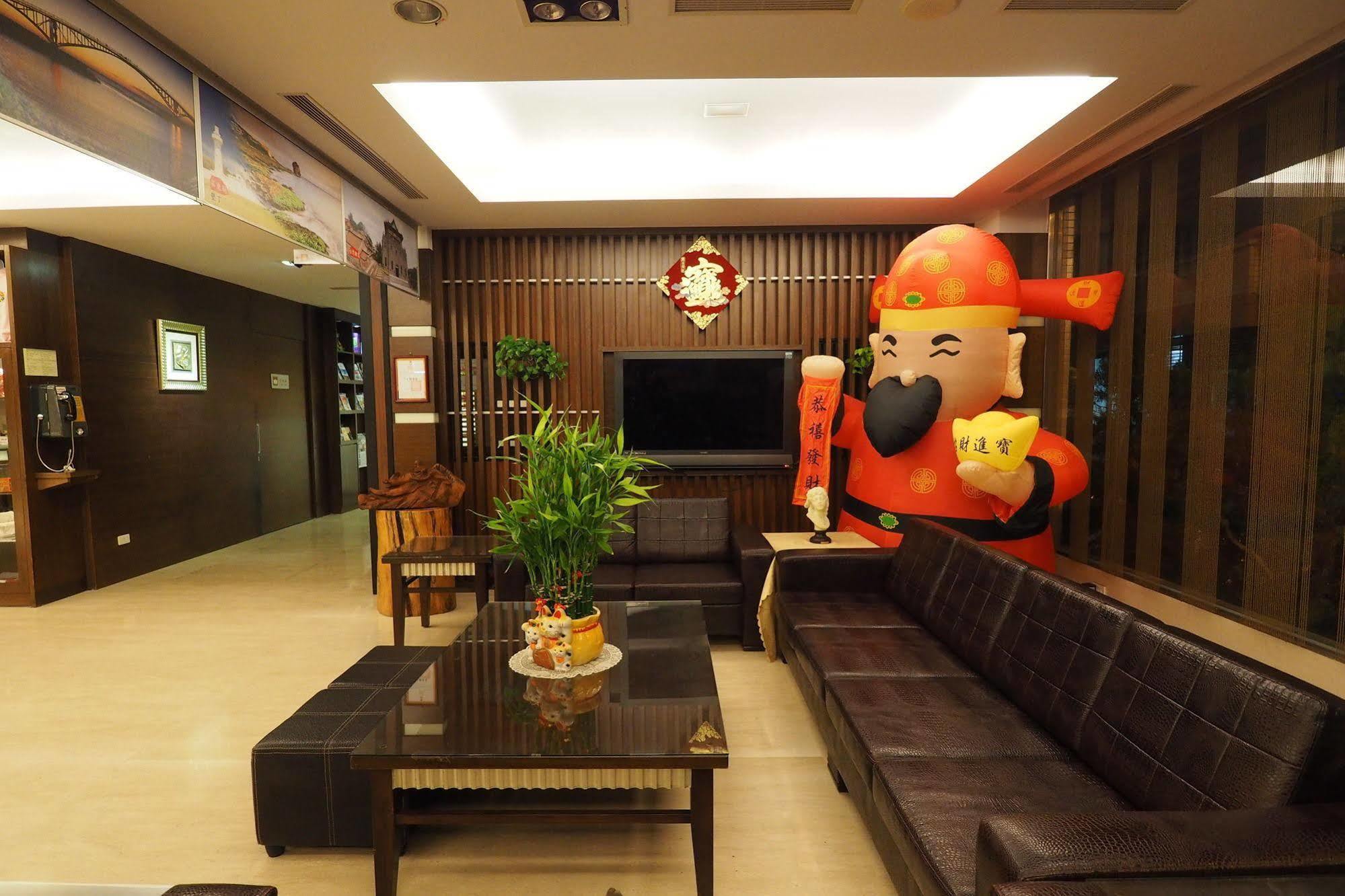 Young Soarlan Hotel - Tainan Eksteriør billede