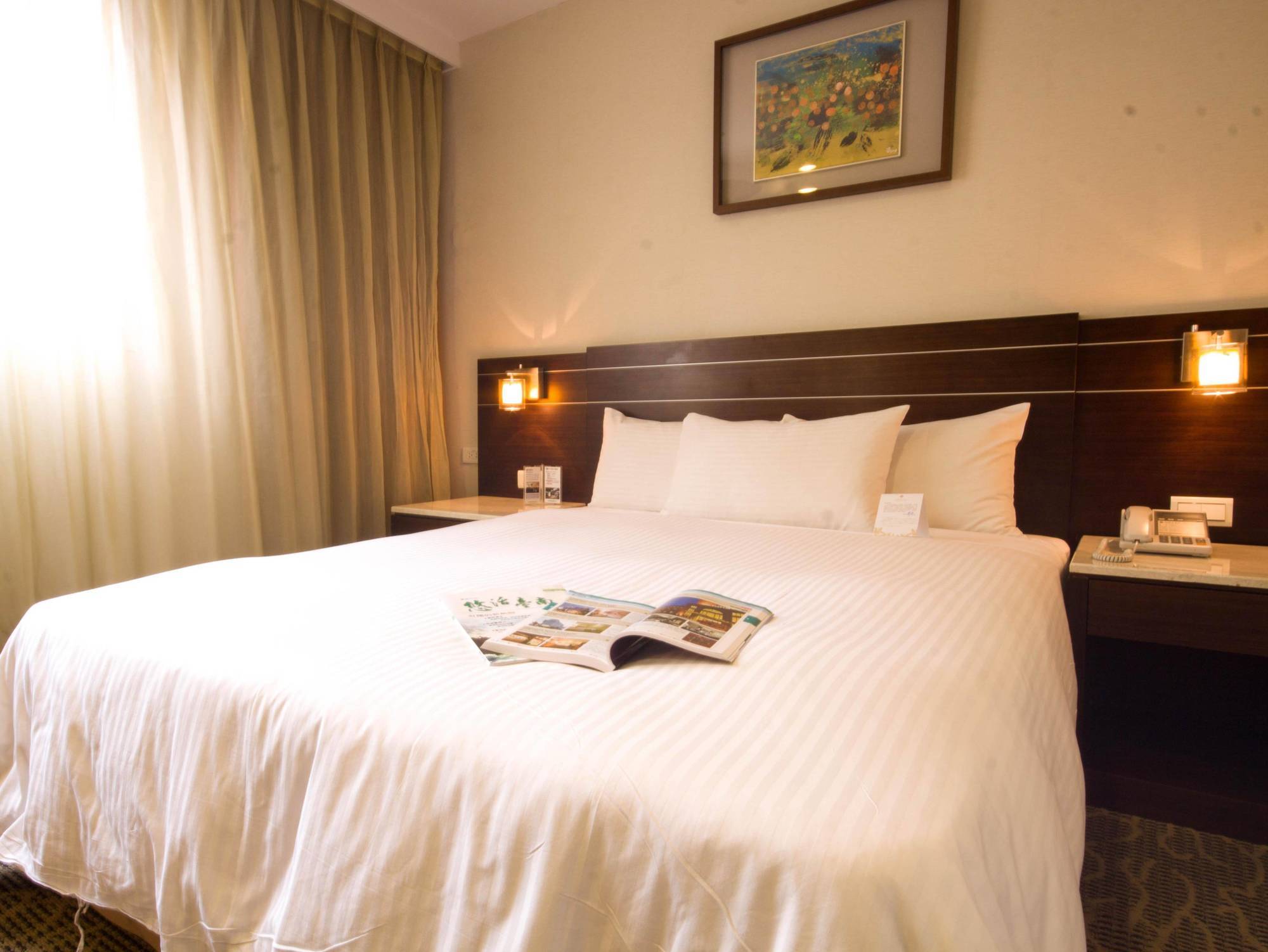 Young Soarlan Hotel - Tainan Eksteriør billede