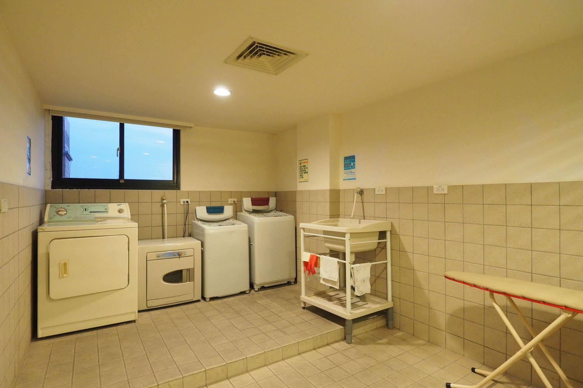 Young Soarlan Hotel - Tainan Eksteriør billede
