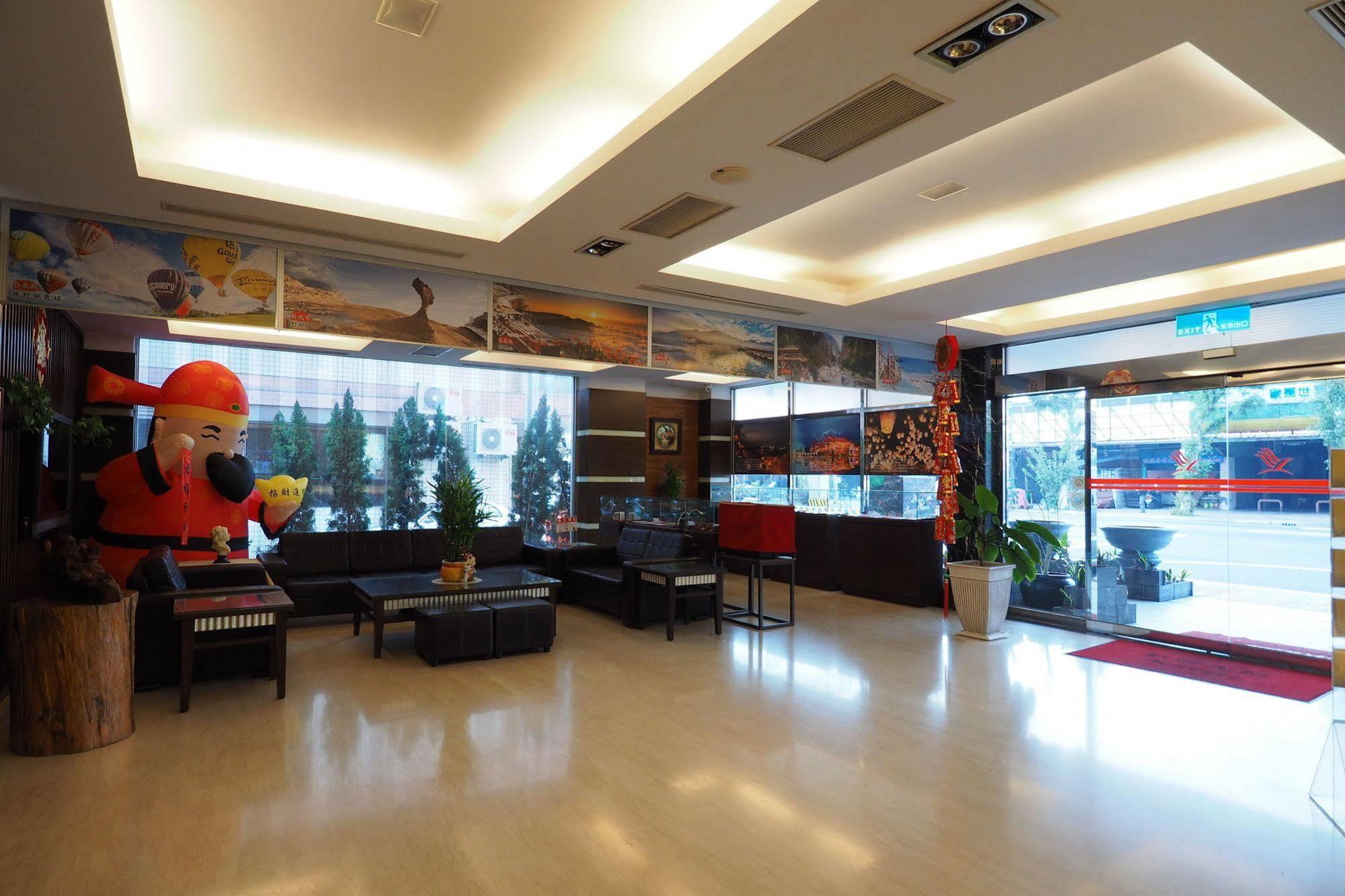 Young Soarlan Hotel - Tainan Eksteriør billede