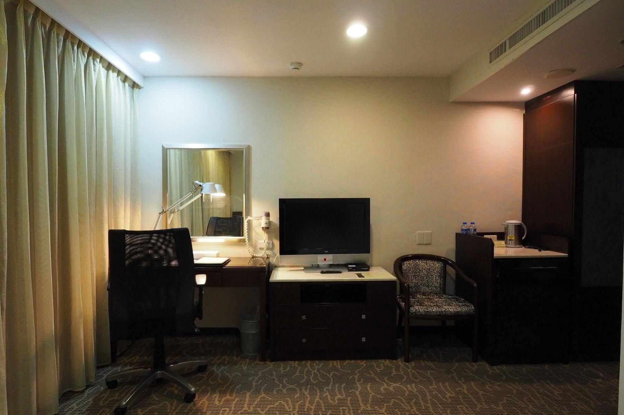 Young Soarlan Hotel - Tainan Eksteriør billede