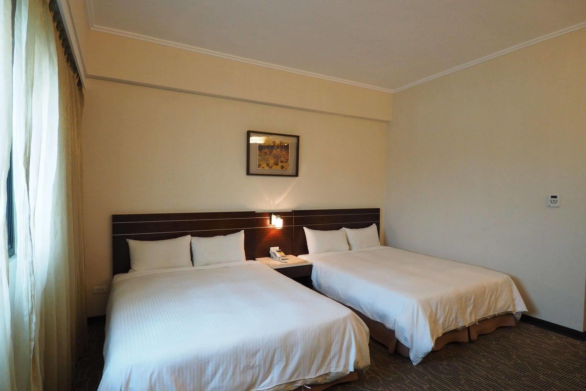 Young Soarlan Hotel - Tainan Eksteriør billede
