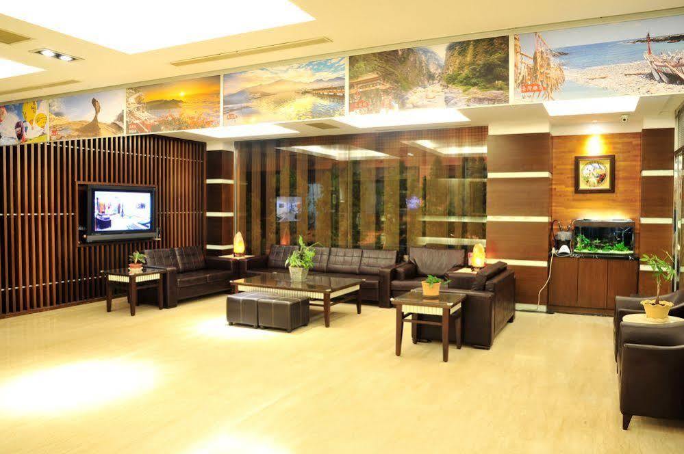 Young Soarlan Hotel - Tainan Eksteriør billede